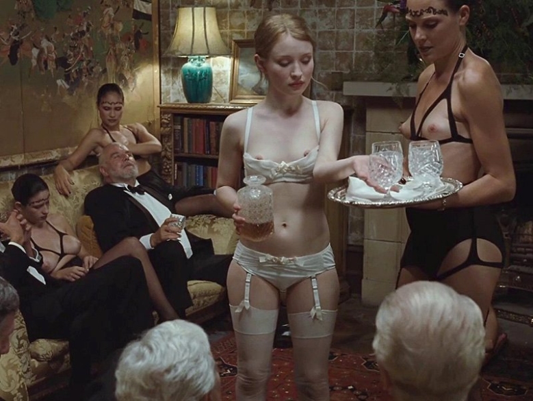 Emily Browning nackt