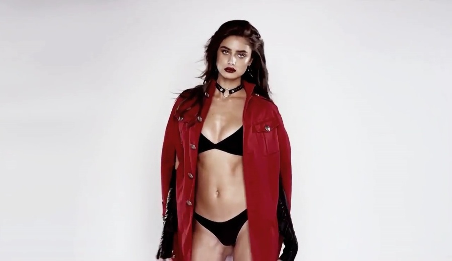 Taylor Hill nackt